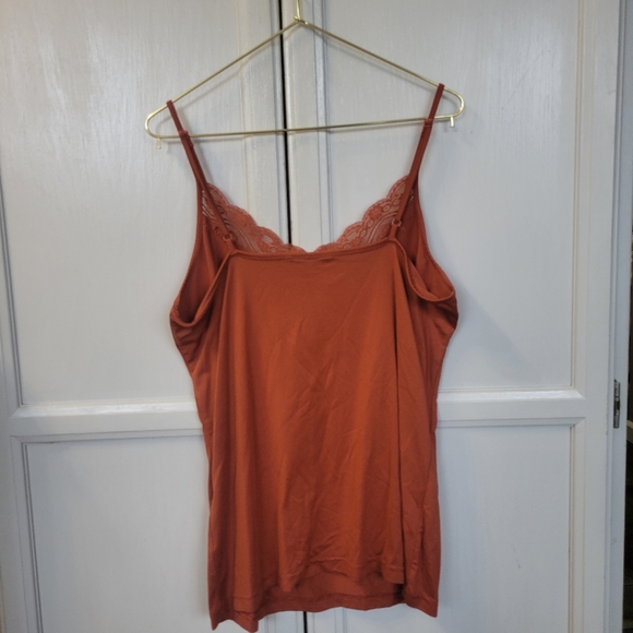 ✨️3 for 15✨️Lace detail satin tank top -Size Medium - Picture 3 of 7